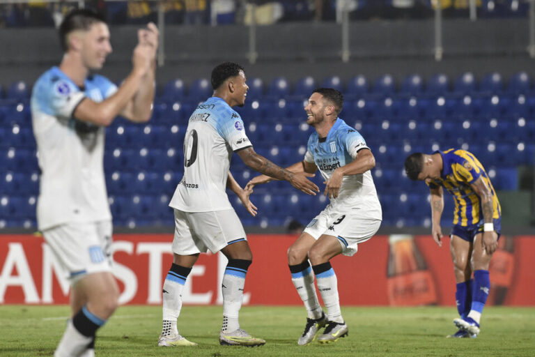 Racing debutó con victoria en Paraguay en su debut en la Sudamericana