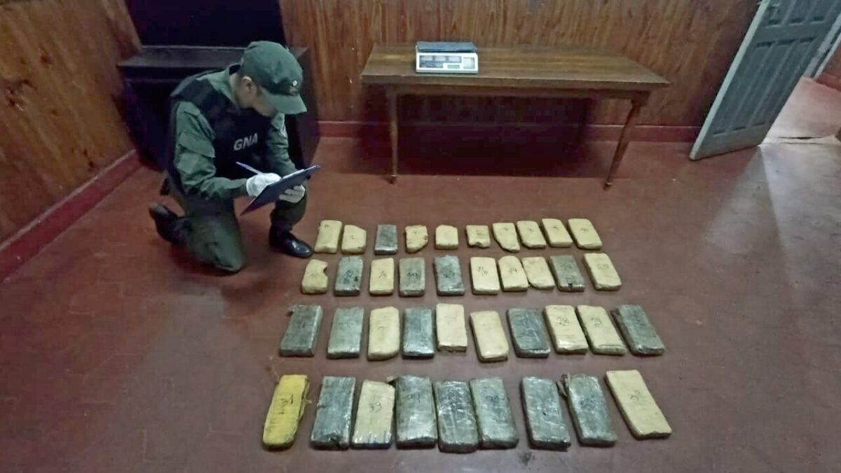 Decomisaron marihuana y 17.000 paquetes de cigarrillos en dos municipios misioneros
