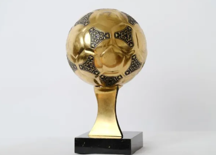Aparecio el Balon de Oro que le robaron a Diego Maradona y sera subastado 1 - 1