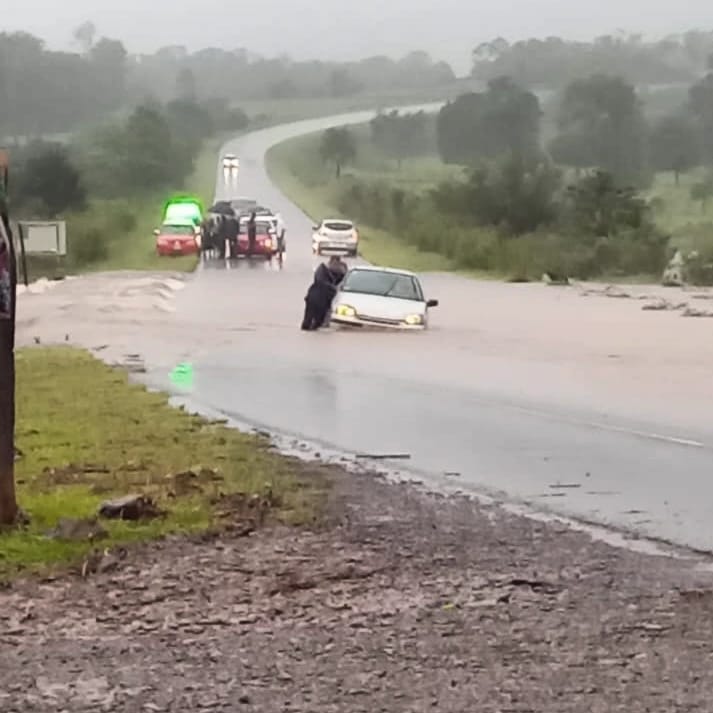 Brindan asistencia a familias afectadas por la tormenta en Misiones 1 - 25