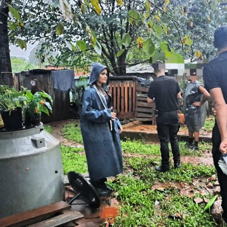 La Policía de Misiones brinda asistencia a familias afectadas por la tormenta en Misiones