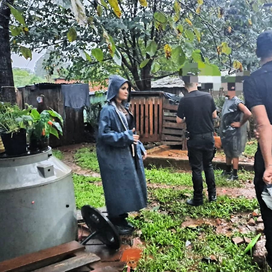 La Policía de Misiones brinda asistencia a familias afectadas por el temporal