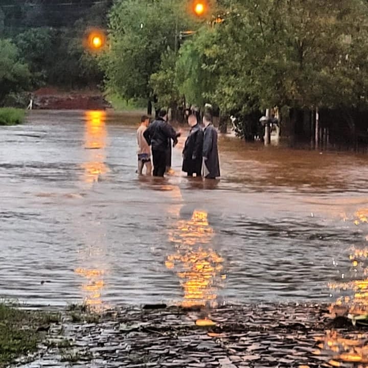 Brindan asistencia a familias afectadas por la tormenta en Misiones 2 - 23