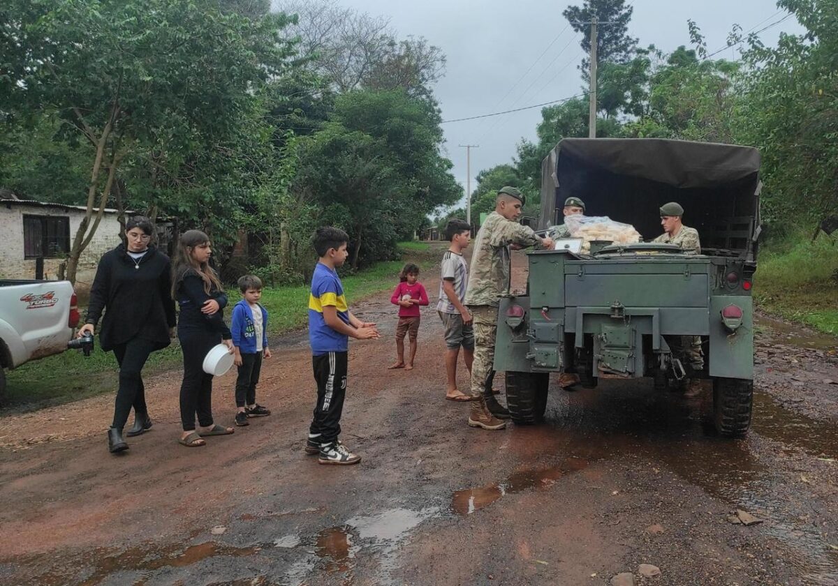 Brindan asistencia a familias posadenas mediante operativos integrales tras el temporal 3 - 9