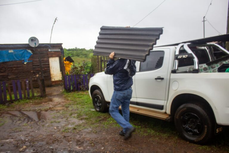 Brindan asistencia a familias posadeñas mediante operativos integrales tras el temporal