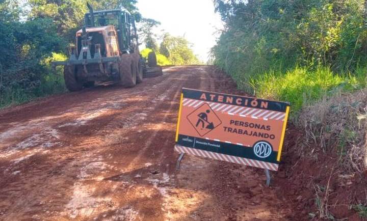 Vialidad trabaja en el mantenimiento y reparación de rutas provinciales terradas
