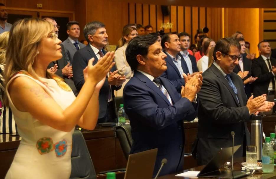 Editorial Gobernar es buscar consensos 2 - 3