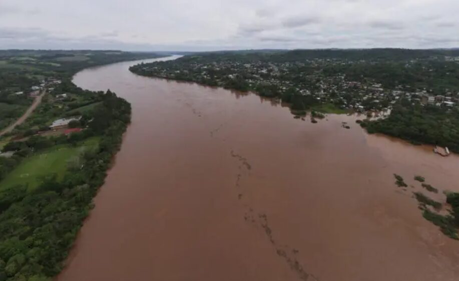 El Soberbio en alerta de evacuación por la imponente crecida del río Uruguay