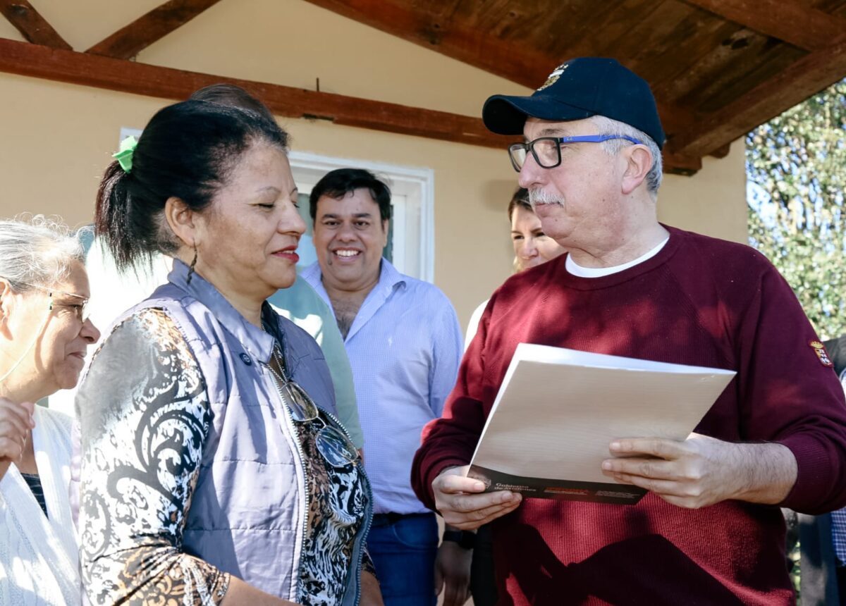 Familias de Almafuerte accedieron por primera vez a títulos de propiedad del Iprodha