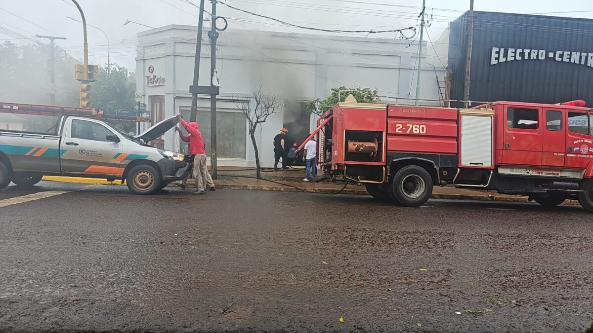 Incendio afectó a un local comercial de Apóstoles