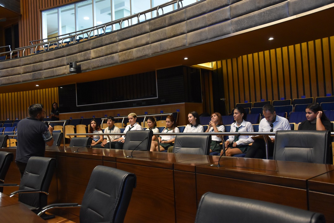 Estudiantes de la Comercio 18 recorrieron la Legislatura misionera