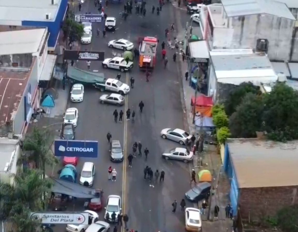 Llegaron las fuerzas federales a Posadas y sería inminente el desalojo de la toma policial 1 2 - IMG 20240519 WA0019 - 1