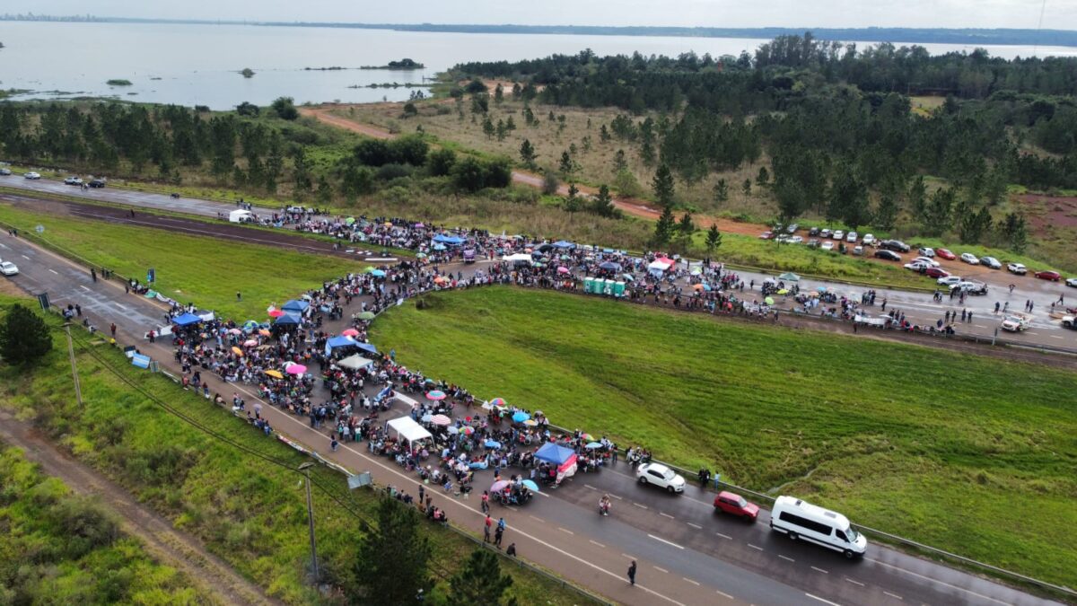 Los cortes de ruta en distintos puntos de Misiones continúan y algunas filas de autos superan los 2km