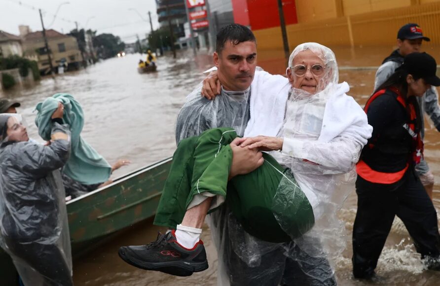 Los muertos por las inundaciones en Brasil llegan a 113 y preocupa el regreso de las lluvias