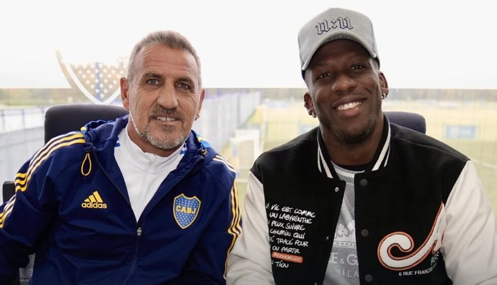 Luis Advíncula extendió su vínculo con Boca por dos años más