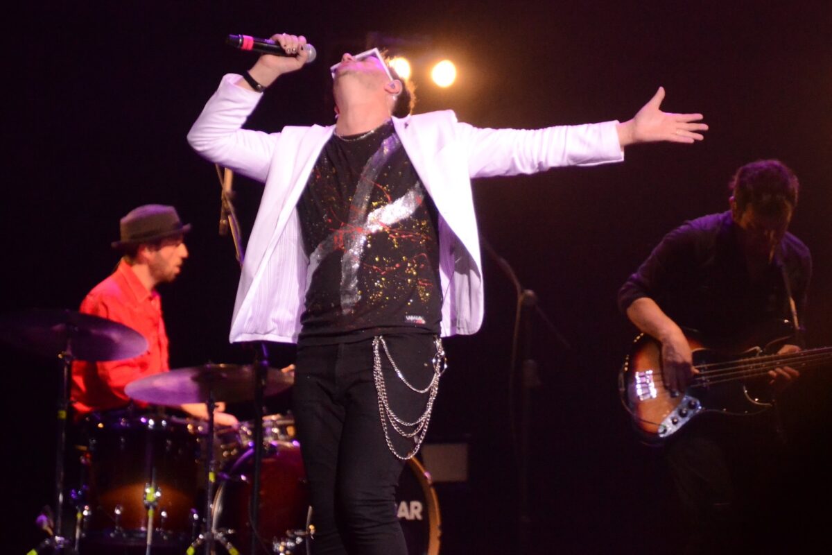 Piano Bar, banda tributo a Charly García se presenta por primera vez en Posadas