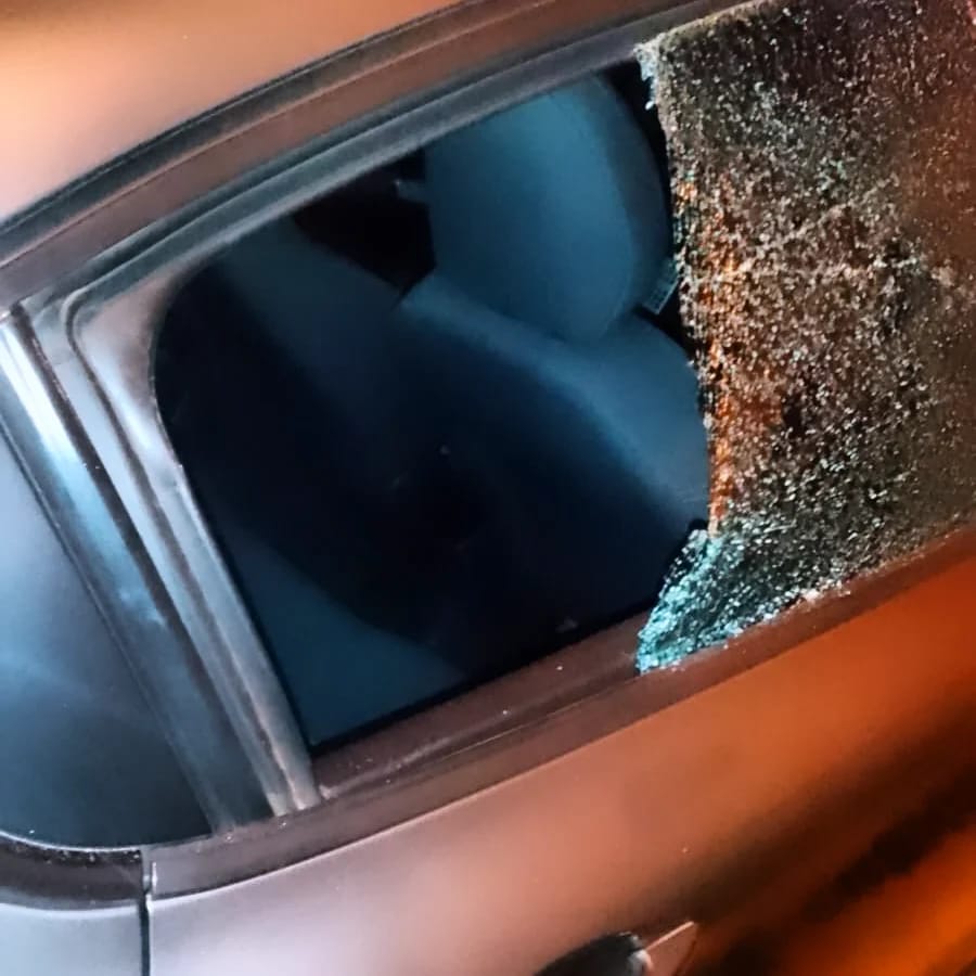 Rompio el vidrio de un auto robo una mochila con mas de un millon de pesos y fue detenido por el Comando en Posadas 2 - 1