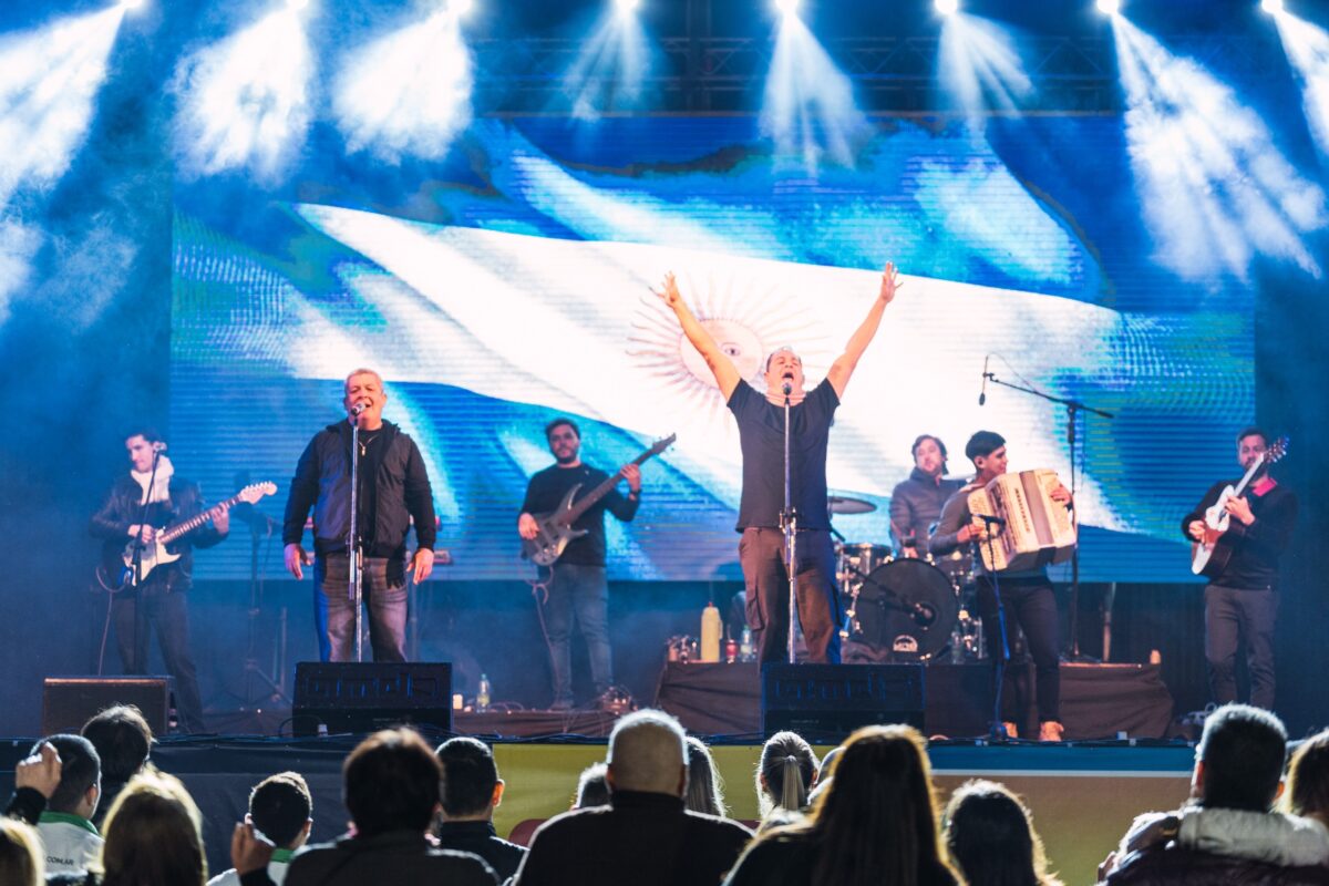 La Fericoop cerró su segunda noche con un grito fuerte por la Patria