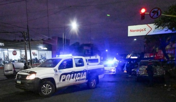 Hubo acuerdo entre el Gobierno provincial y la Policía: se levantó el acampe en la avenida Uruguay