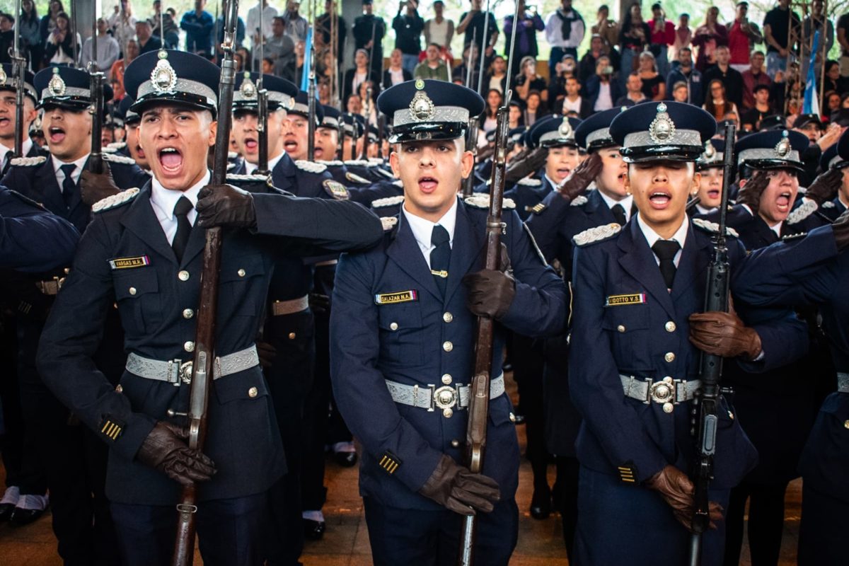 Cadetes de la Universidad de la Policía de Misiones juraron lealtad a la Bandera