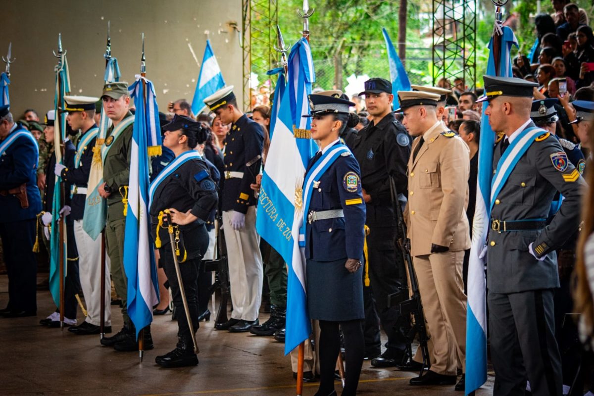 Cadetes de la Universidad de la Policía de Misiones juraron lealtad a la Bandera