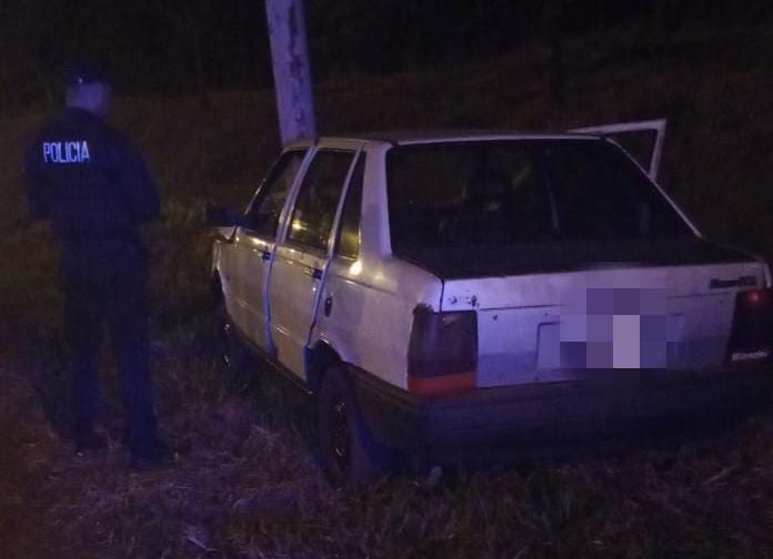 Vehículo despistó y chocó contra un poste en Guaraní: hay tres heridos