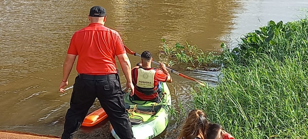 Policías realizaron simulacros de rescate en entornos acuáticos