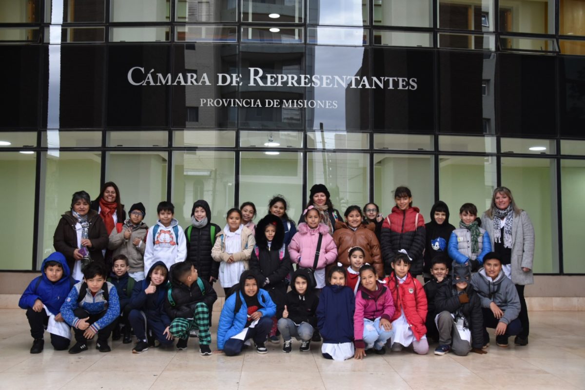 Estudiantes de la Escuela 809 de Posadas recorrieron la Legislatura