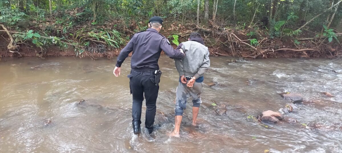Intentó robar en una vivienda y fue detenido mientras huía por un arroyo en Puerto Rico