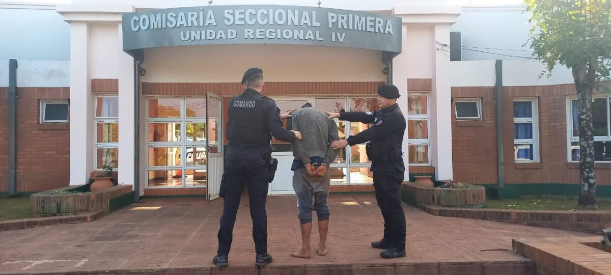 Intento robar en una vivienda y fue detenido mientras huia por un arroyo en Puerto Rico 2 - 1
