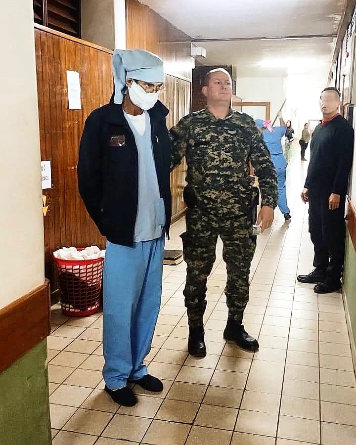 Eldorado: imitando a "Los Simuladores" intentó escapar de un hospital disfrazado de enfermero