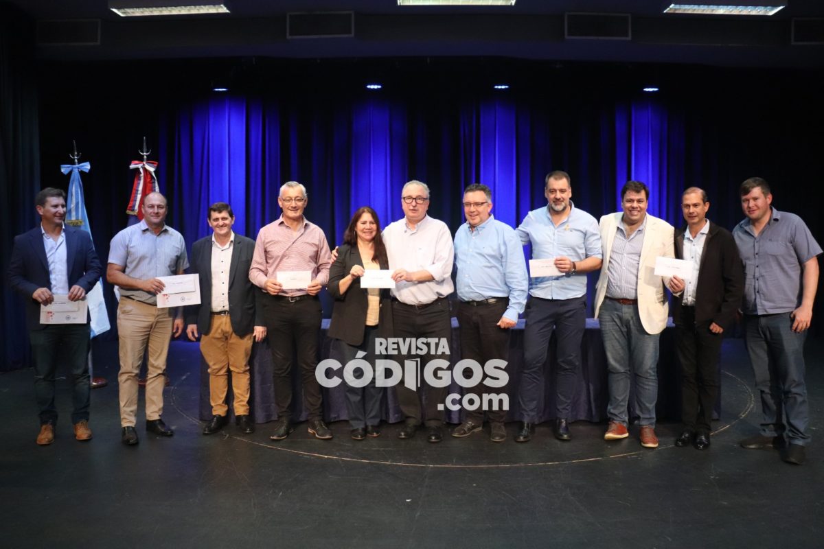 El Gobierno provincial entregó fondos a municipios y anunció el lanzamiento del Plan Techo