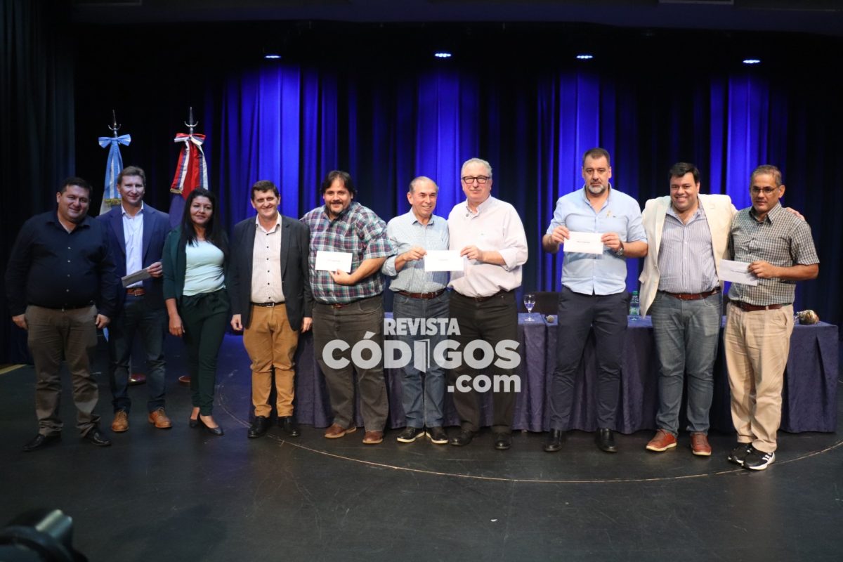 El Gobierno provincial entregó fondos a municipios y anunció el lanzamiento del Plan Techo