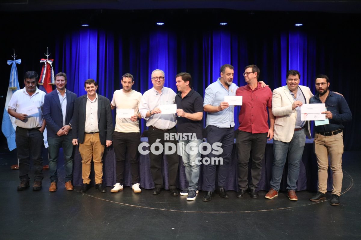 El Gobierno provincial entregó fondos a municipios y anunció el lanzamiento del Plan Techo