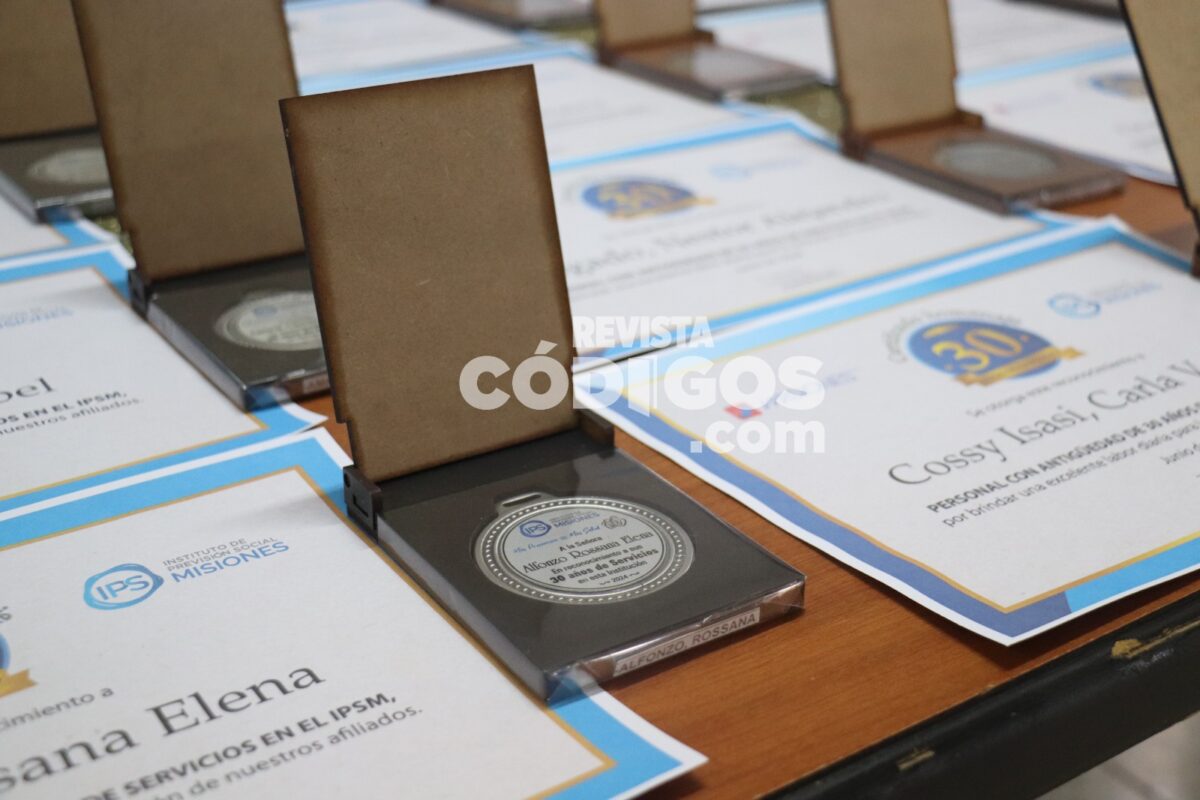 El IPS conmemoró su 67° aniversario con el foco en la prevención y un reconocimiento a sus trabajadores 2 4 - ips aniversario 2 - 3