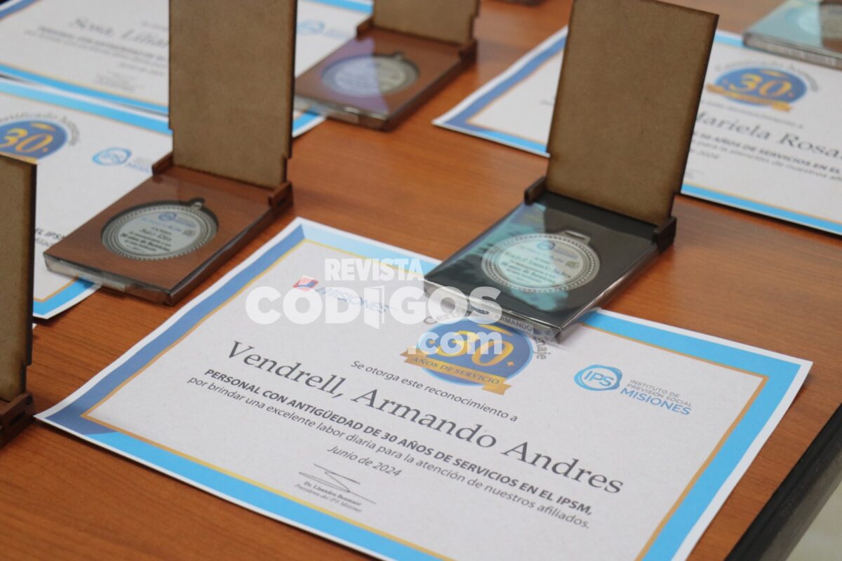 El IPS conmemoró su 67° aniversario con el foco en la prevención y un reconocimiento a sus trabajadores 3 6 - ips aniversario 3 - 5