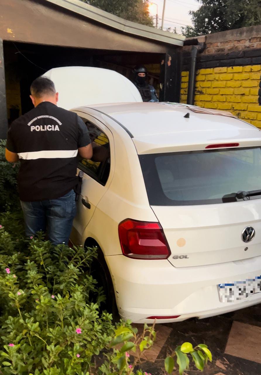 Allanamiento en Oberá: detuvieron a un presunto implicado en robos de vehículos y narcomenudeo