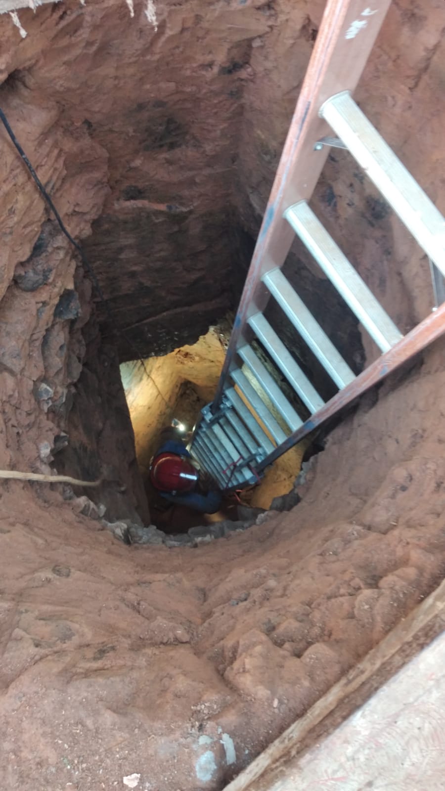 Tras un derrumbe, rescataron a un trabajador que quedó atrapado en un pozo en Bernardo de Irigoyen