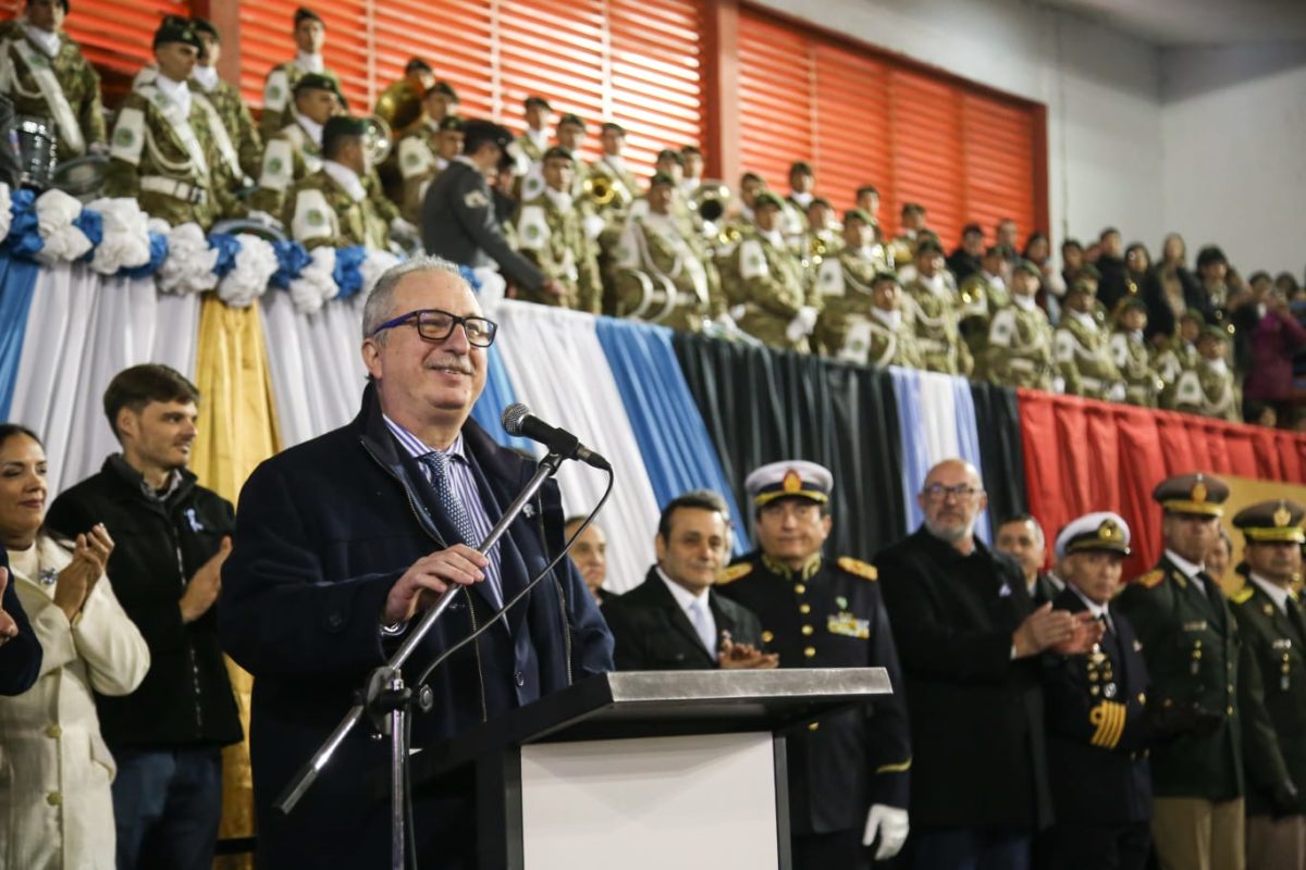 Passalacqua encabezó el acto por el Día de la Independencia: "Es momento de trabajar sin grietas"