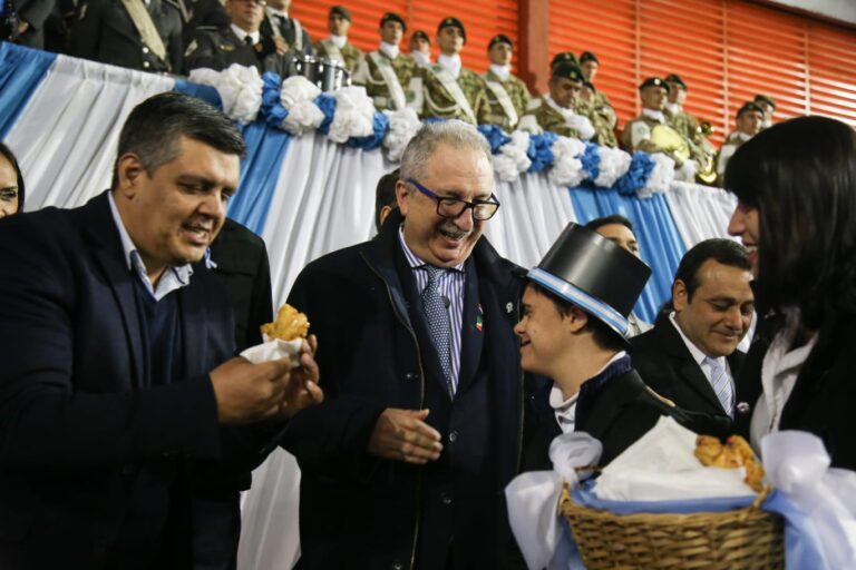 Passalacqua encabezó el acto por el Día de la Independencia: "Es momento de trabajar sin grietas"