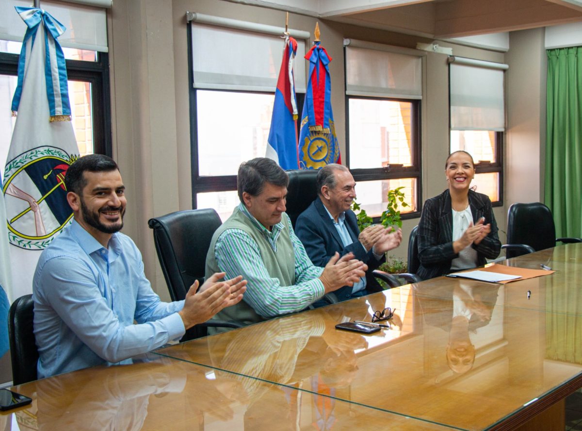 Firman el traspaso de terrenos para la construcción de un nuevo Centro Educativo en Posadas