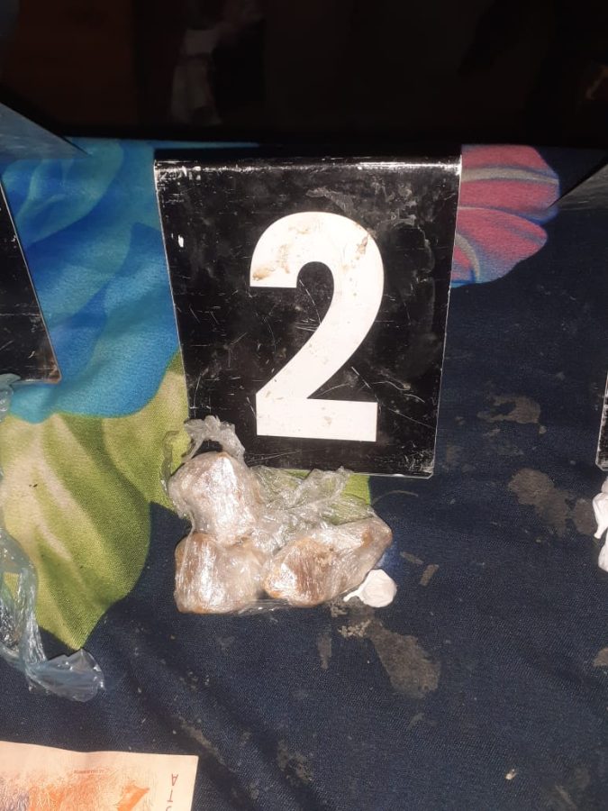 Detuvieron a una mujer con 86 dosis de cocaina en un narcokiosco de Puerto Rico 1 - 3