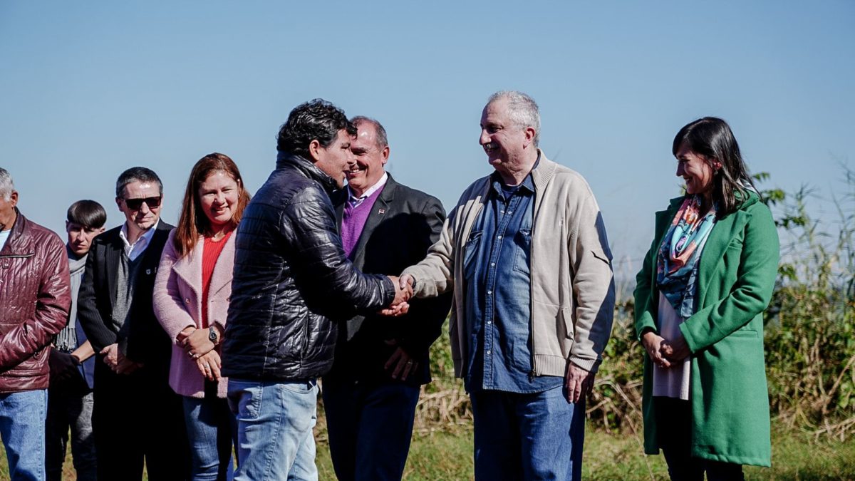El Gobierno provincial avanzo en la entrega de soluciones habitacionales en Eldorado 3 - 3