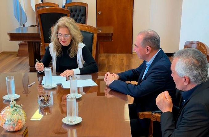 Firma de convenio entre el municipio y el Superior Tribunal de Justicia para la gestion sustentable de residuos 3 - 54