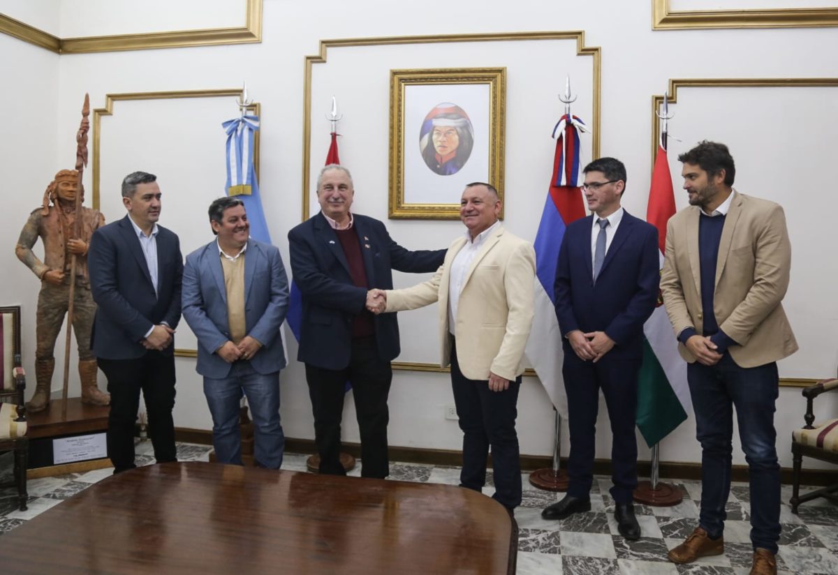 Passalacqua fortalece los lazos de cooperación y desarrollo con el gobernador paraguayo de Ñeembucú