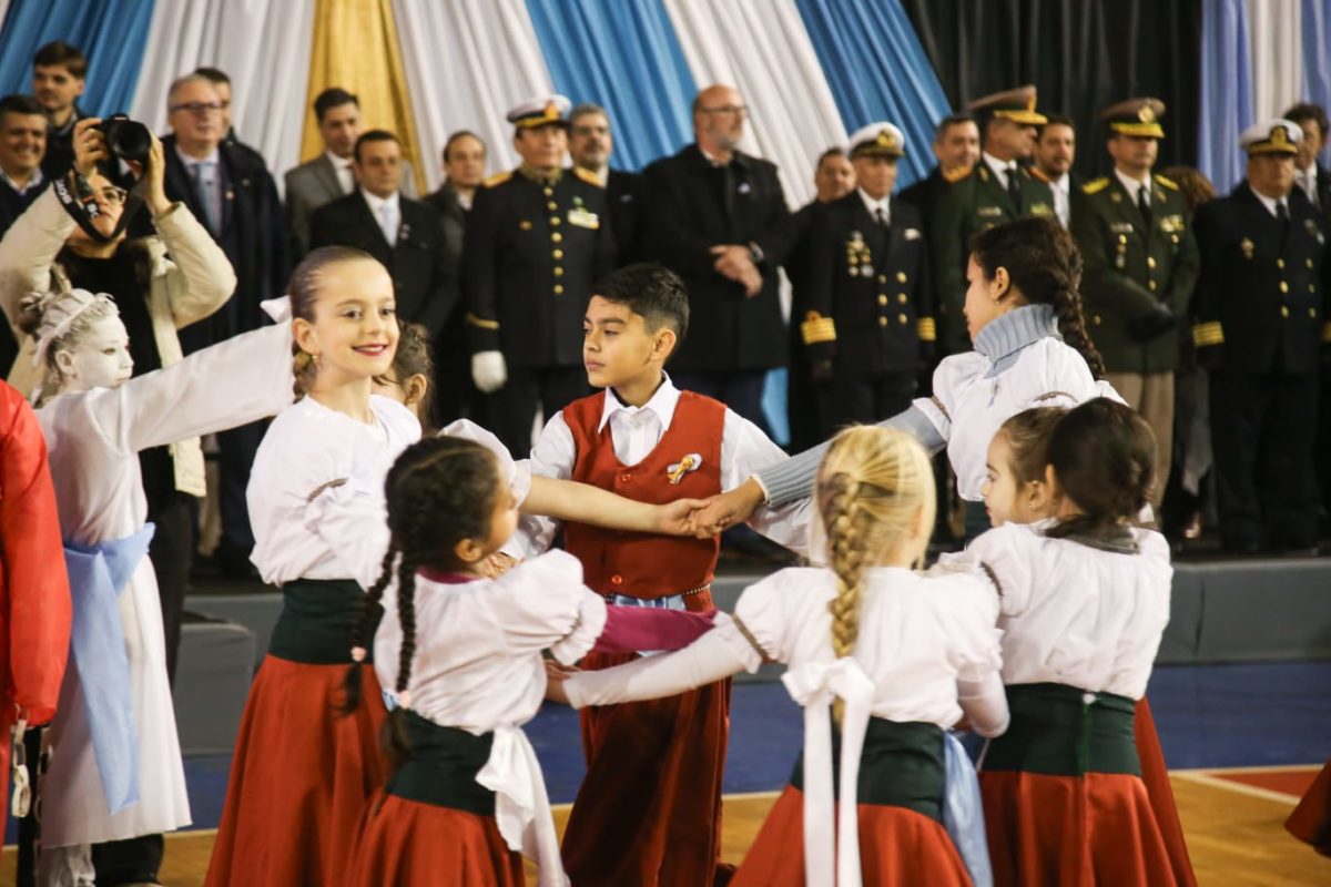 Passalacqua encabezó el acto por el Día de la Independencia: «Es momento de trabajar sin grietas»