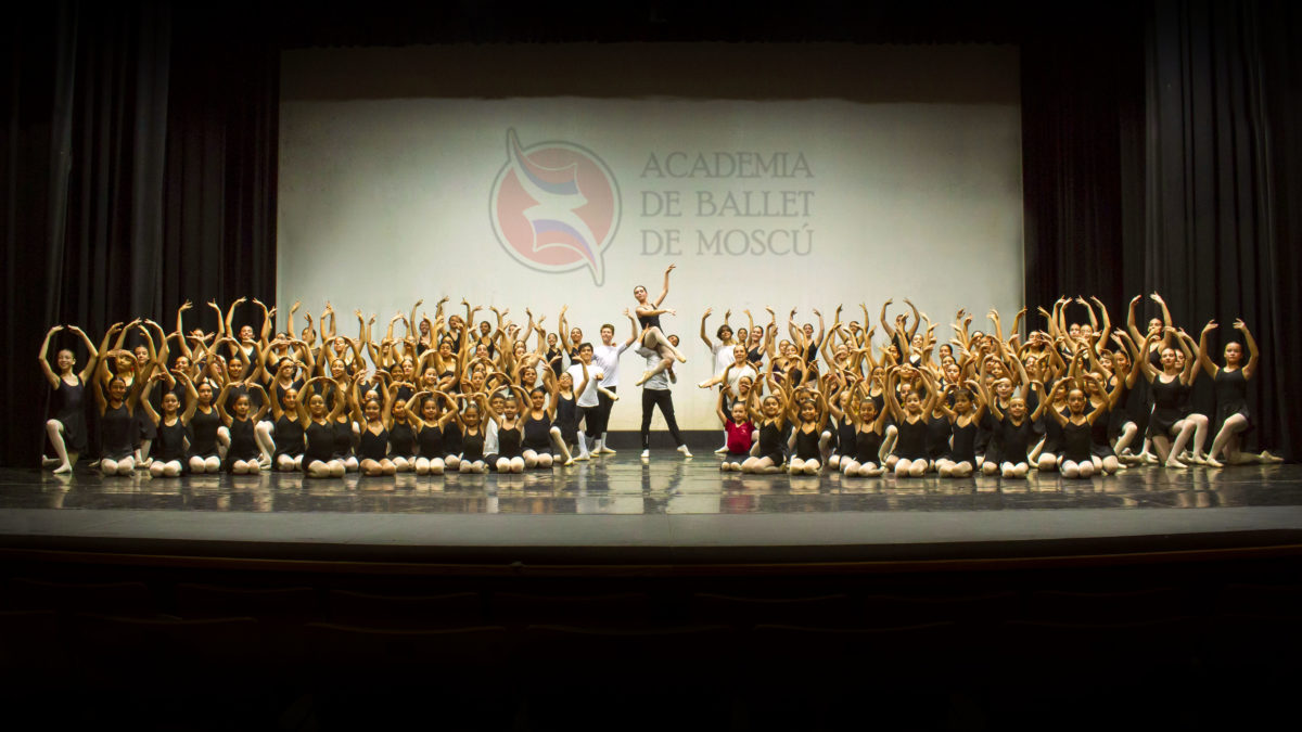 La Academia de Ballet de Moscú presentó su muestra de invierno en el Parque del Conocimiento
