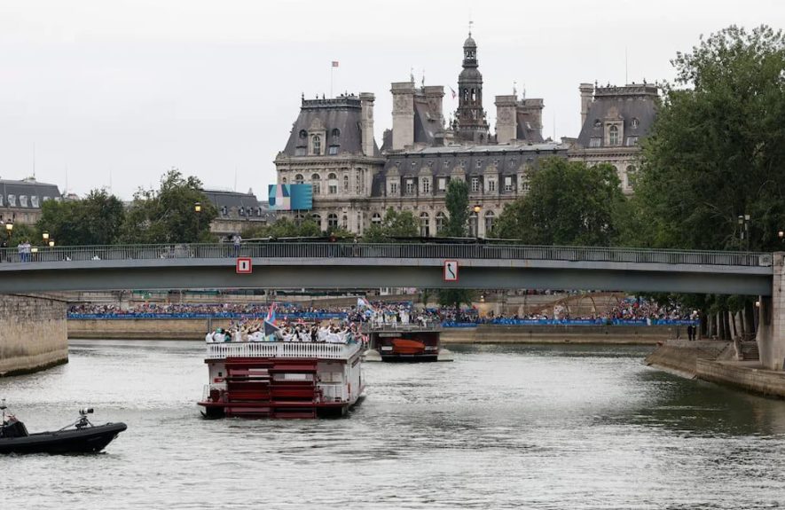 La contaminación del río Sena amenaza el inicio del triatlón en París 2024