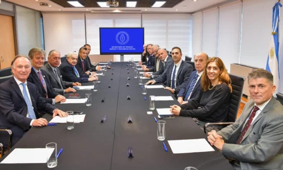Nación oficializó una mesa tripartita entre el sindicalismo, el empresariado y el Poder Ejecutivo