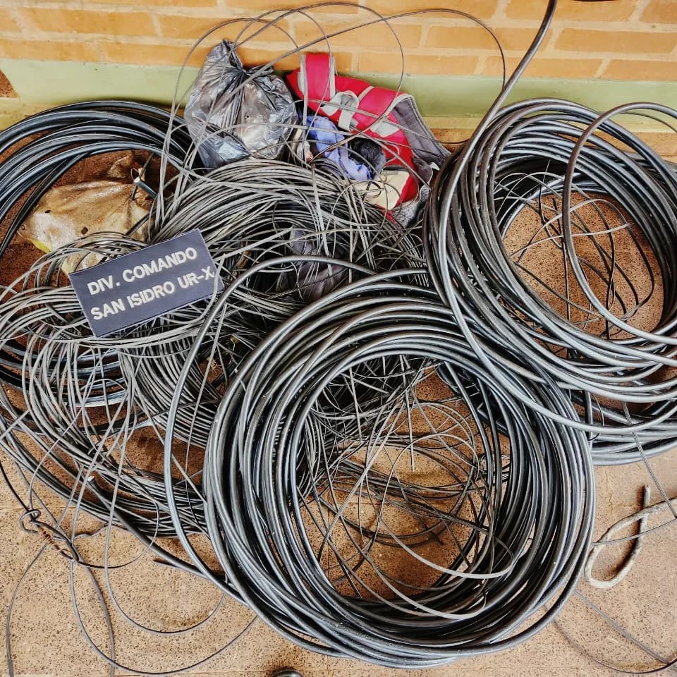 Recuperan una camioneta y elementos robados tras operativos policiales en distintos puntos de Misiones 6 - 1